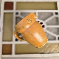 gulglaseret-uglekande-gammel-dansk-keramik-maelkekande